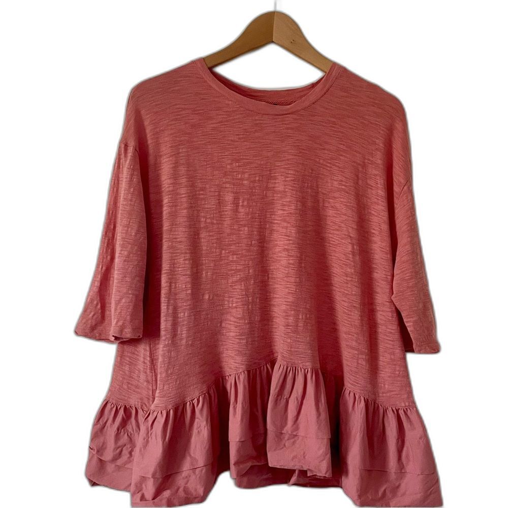 Anthropologie Akemi + Kin Pink Ruffle Bottom Top Size XS